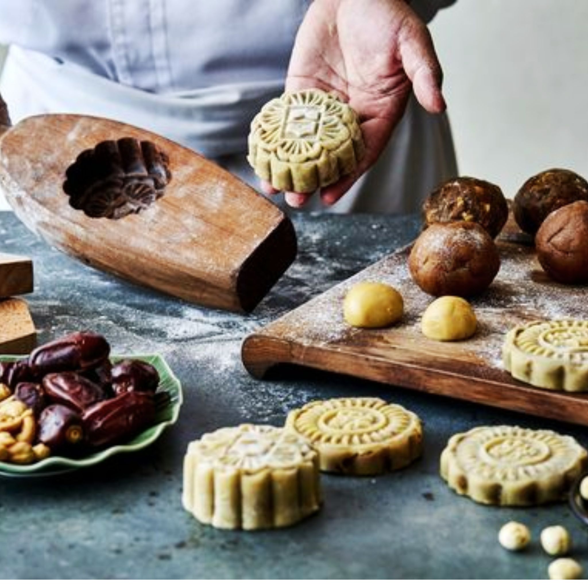  Làm bánh Trung thu