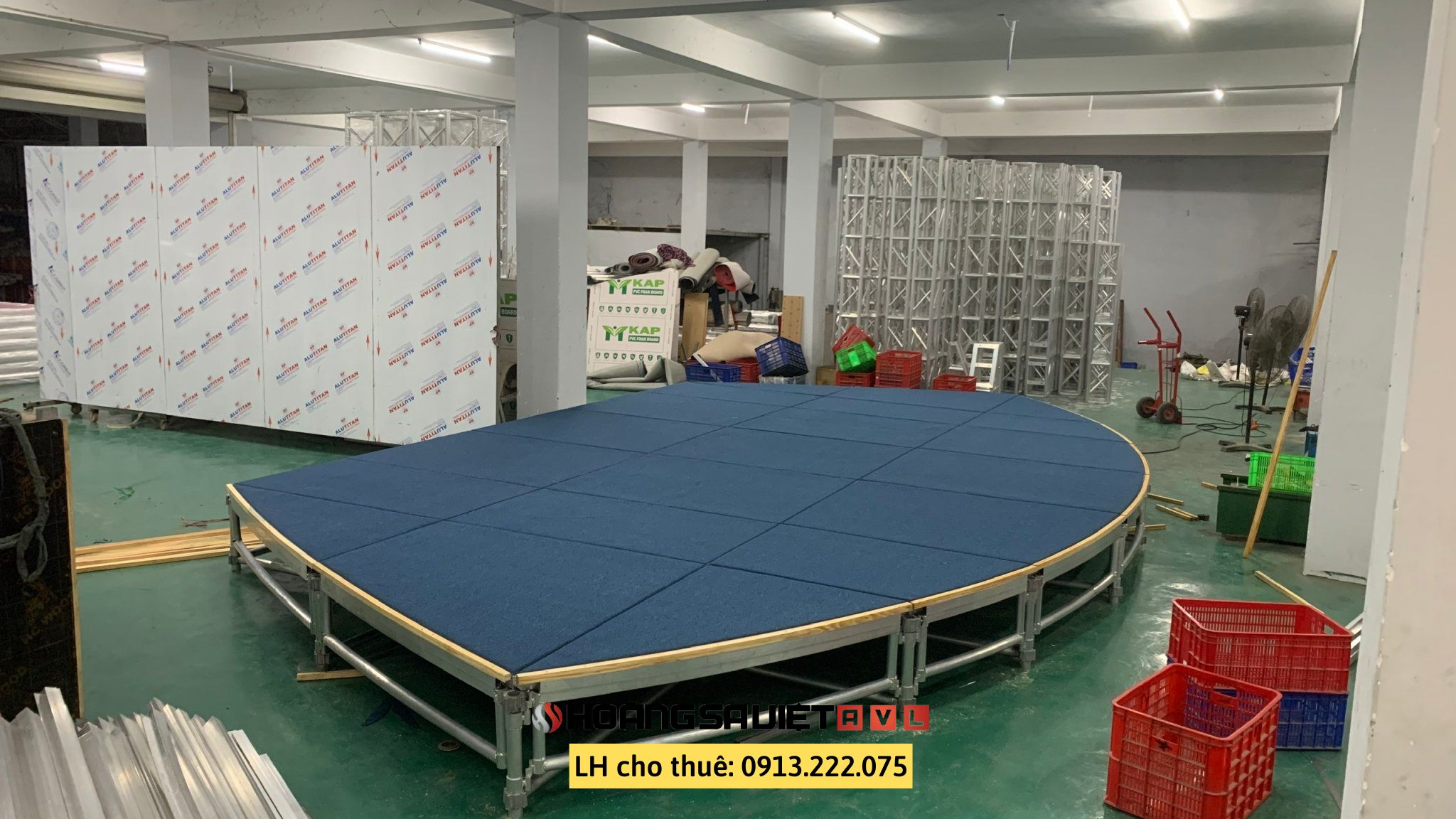 Mobile stage designed specifically to serve HSV AVL customers