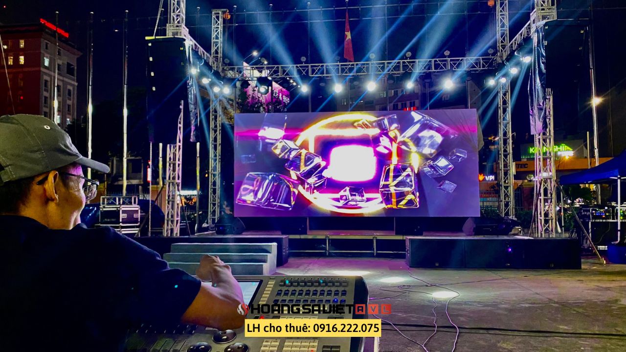 Curved LED screen in shopping mall