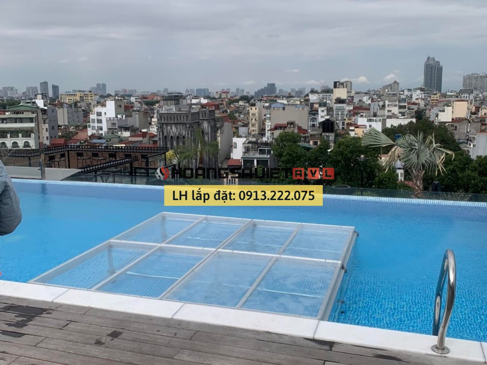 Hoàn thiện sân khấu kính cường lực trong suốt tại Hà Nội