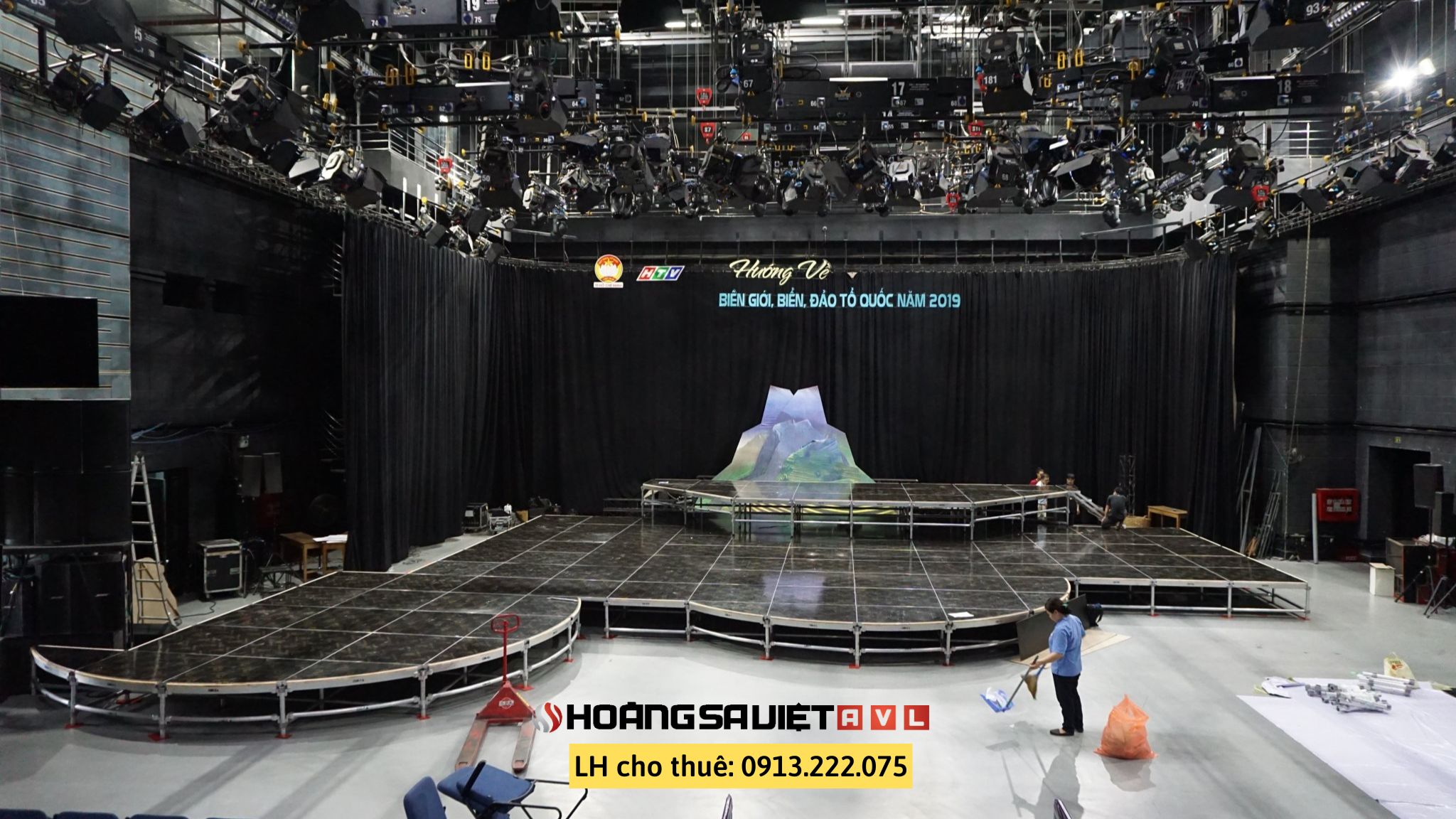 The mobile assembly stage was specifically designed by HSV AVL