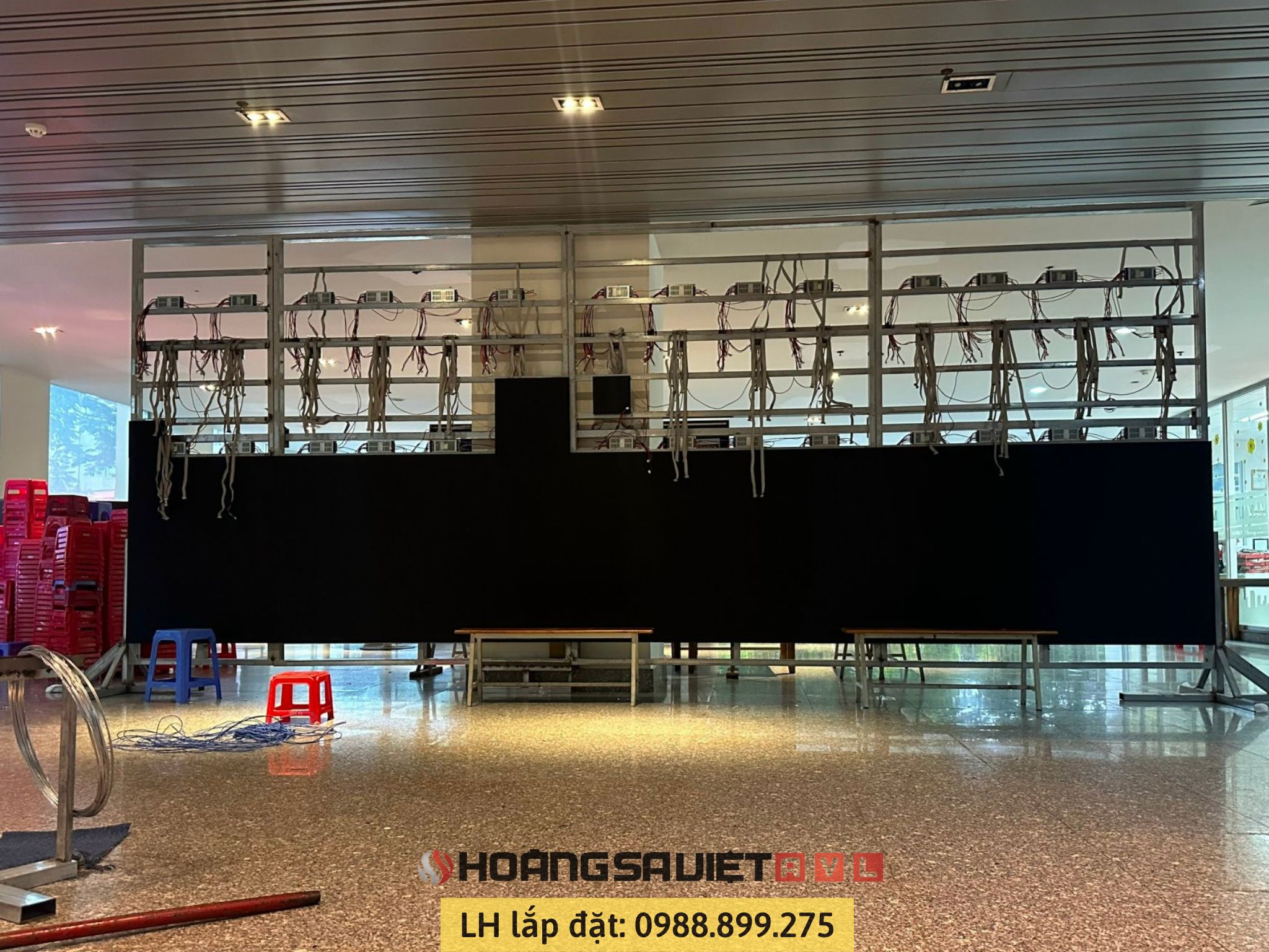 Start installing LED P3.91 in the hall