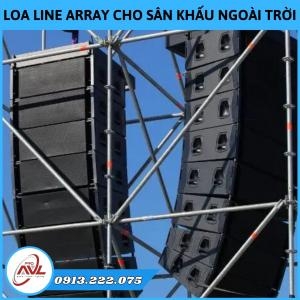 Vì Sao Concert Ngoài Trời Thường Treo Loa Thành Từng Cụm Dài?